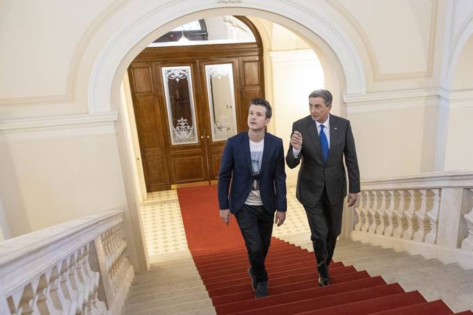 Sprehod skozi Predsedniško palačo s predsednikom Pahorjem za oddajo TV Ambienti